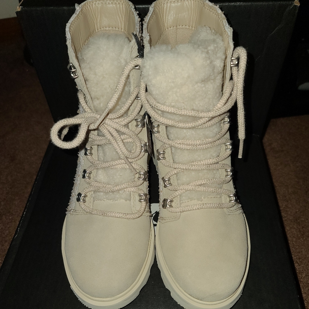 Sorel Boots - Picture 4 of 16